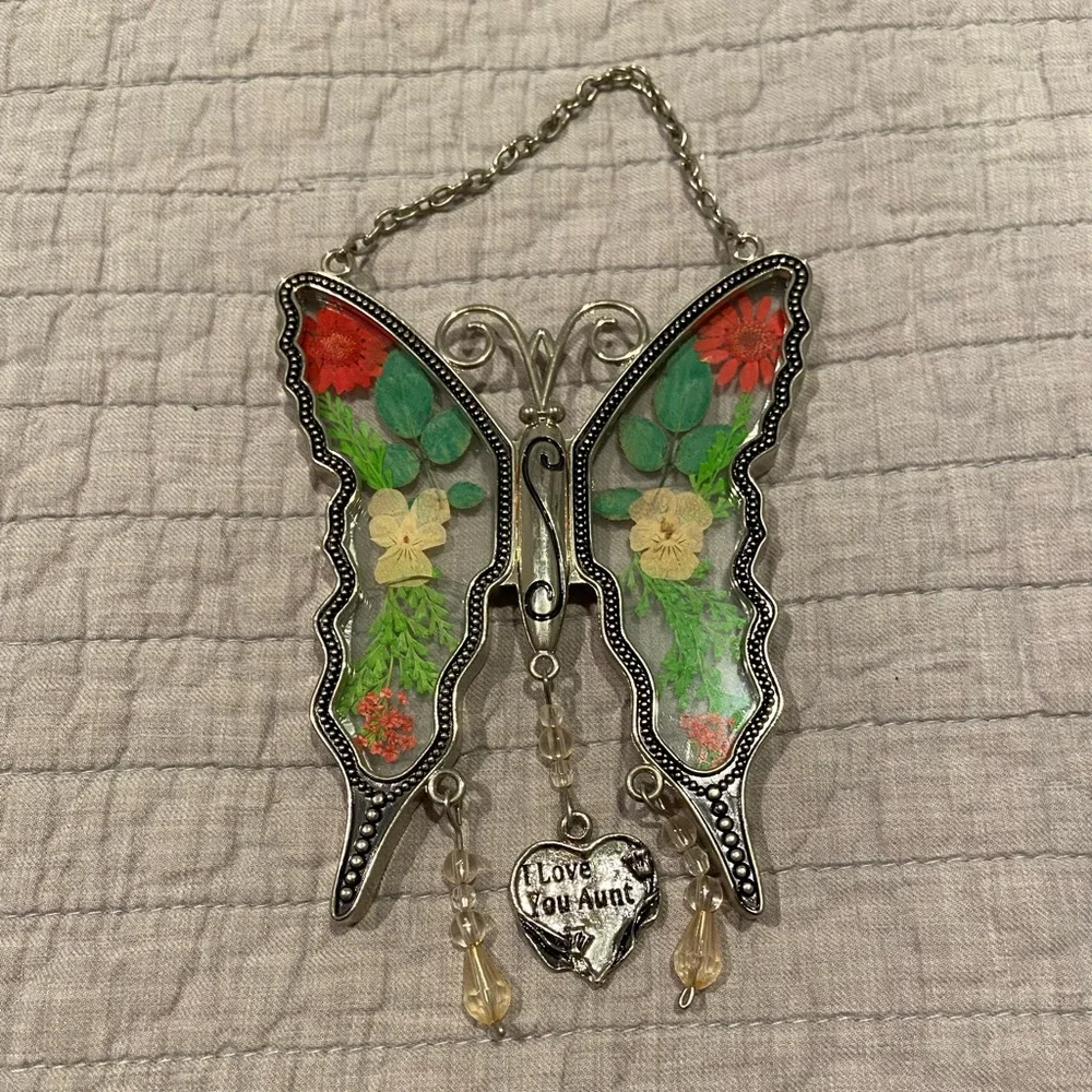 Butterfly Pressed Flower Suncatcher – “I Love You Aunt” Charm